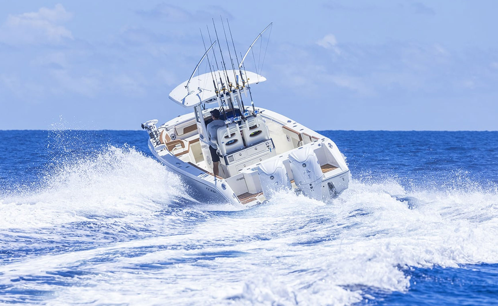 285 CC Boat on water