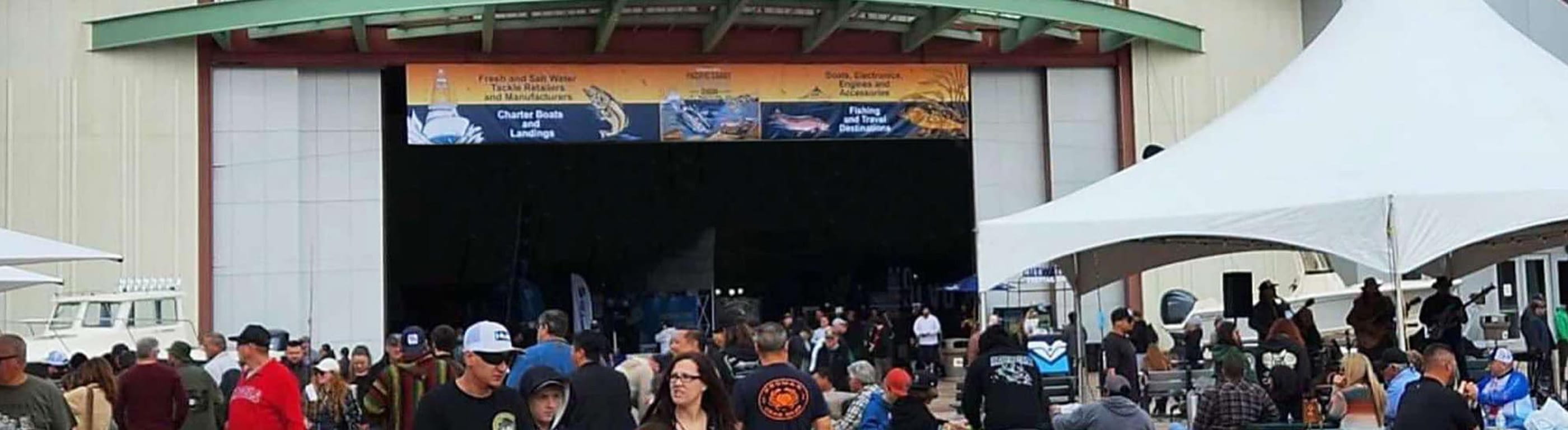 boat show crowd of people